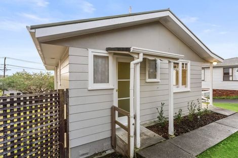 Photo of property in 37 Moire Road, Massey, Auckland, 0614