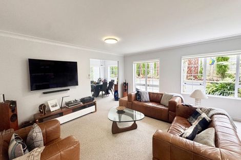 Photo of property in 19 Ravenstone Place, Chatswood, Auckland, 0626