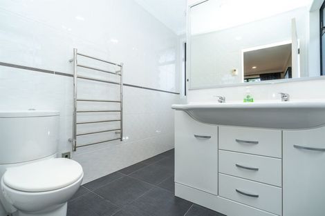 Photo of property in 7 Gibbston Close, Huntington, Hamilton, 3210