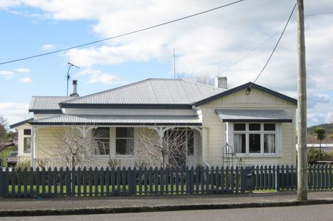 Photo of property in 24 Victoria Street, Waipawa, 4210