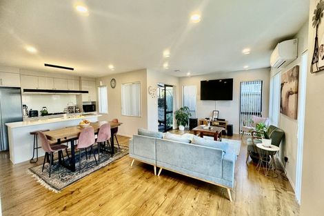 Photo of property in 11 Silver Beech Street, Takanini, 2110