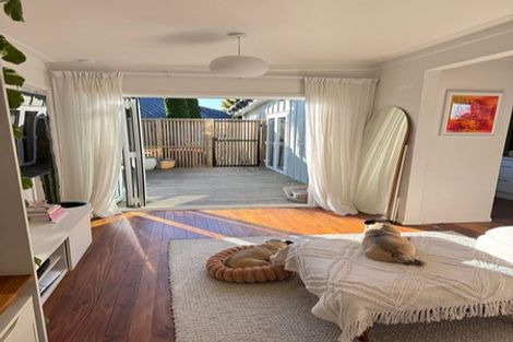 Photo of property in 55 Sunset Road, Totara Vale, Auckland, 0632