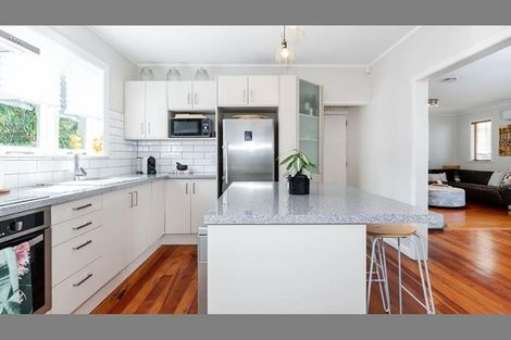 Photo of property in 23a Riserra Drive, Ranui, Auckland, 0612