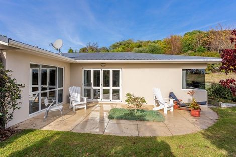 Photo of property in 19 Waitaheke Road, Te Horo, Otaki, 5581