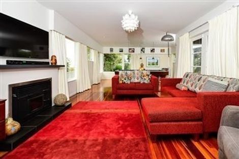 Photo of property in 148 Luckens Road, West Harbour, Auckland, 0618
