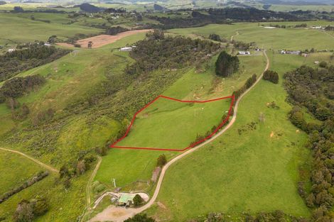 Photo of property in 421 Kiwitahi Road, Helensville, 0875