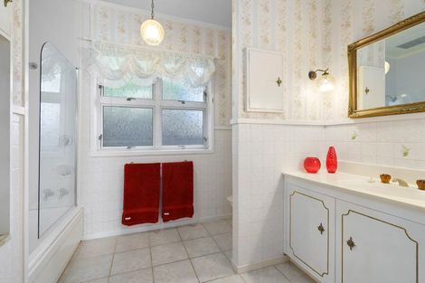 Photo of property in 6 Woodstock Crescent, Leamington, Cambridge, 3432