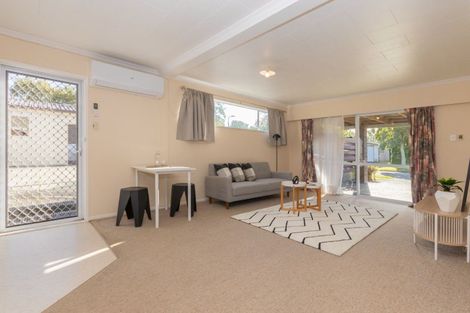 Photo of property in 1 Guernsey Place, Fitzherbert, Palmerston North, 4410