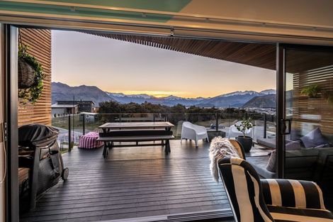 Photo of property in 8 Edgewood Place, Wanaka, 9305