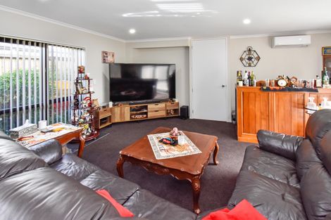 Photo of property in 7 Clendon Place, Manurewa, Auckland, 2102