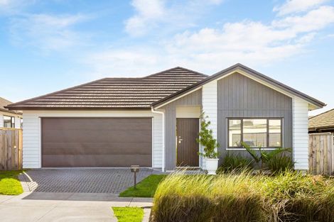 Photo of property in 17 Papa Orchard Drive, Kumeu, 0810