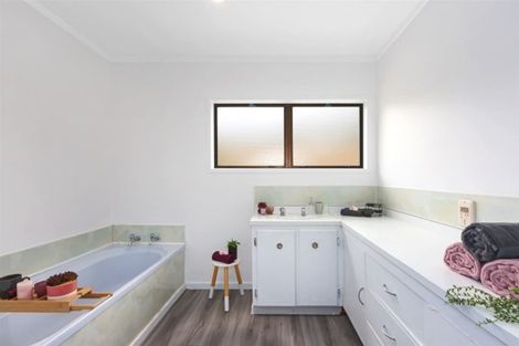 Photo of property in 2 Garboard Lane, Whitby, Porirua, 5024