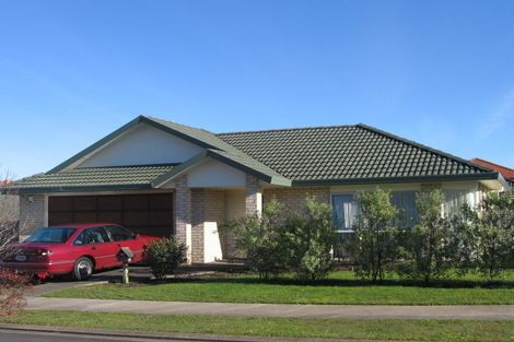 Photo of property in 8 Nephin Place, East Tamaki Heights, Auckland, 2016