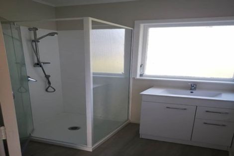 Photo of property in 17 Diana Drive, Glenfield, Auckland, 0627