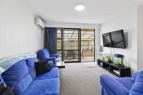 Photo of property in 22f3 Park Avenue, Titahi Bay, Porirua, 5022