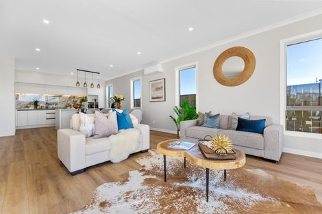 Photo of property in 1 Koiora Road, Clarks Beach, 2122