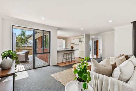 Photo of property in 12 Semillon Avenue, Henderson, Auckland, 0612
