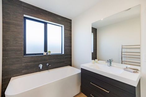 Photo of property in 75 Atlantic Drive, Fitzherbert, Palmerston North, 4410