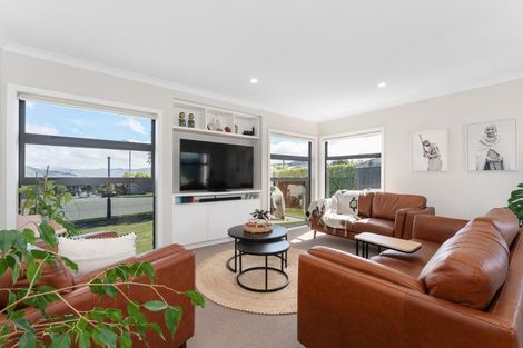 Photo of property in 21 Nelson Avenue, Aotea, Porirua, 5024