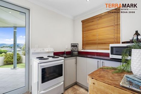 Photo of property in 2 Metzenthin Close, Raumati South, Paraparaumu, 5032