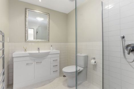 Photo of property in 2a/7 Frieston Road, Milford, Auckland, 0620
