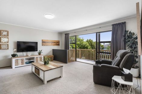 Photo of property in 5 Higham Ferrers Place, Red Beach, 0932