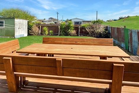 Photo of property in 10 Kennedy Street, Foxton Beach, Foxton, 4815