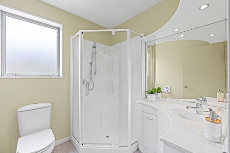 Photo of property in 64 Willowview Drive, Redwood, Christchurch, 8051