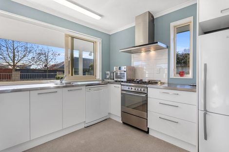 Photo of property in 17 Holly Place, Rangiora, 7400