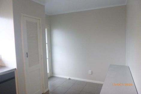 Photo of property in 1b/2 Divich Avenue, Te Atatu South, Auckland, 0610