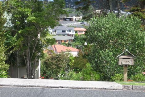 Photo of property in 2/30 Sunset Road, Unsworth Heights, Auckland, 0632