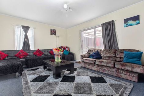 Photo of property in 2/47 Taitimu Drive, Weymouth, Auckland, 2103