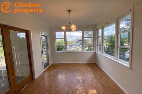 Photo of property in 8 Sherwood Avenue, Te Atatu South, Auckland, 0610