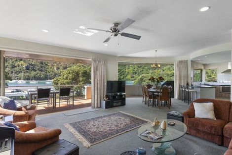 Photo of property in 301 Beach Road, Whangamata, 3620