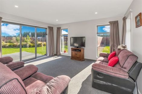 Photo of property in 2 Paradise Way, Amberley, 7410