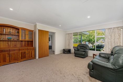 Photo of property in 11 Chippendale Crescent, Highbury, Palmerston North, 4412