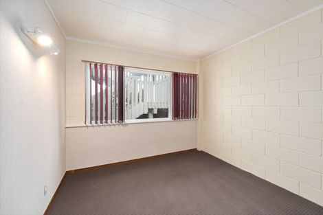 Photo of property in 42 Spence Road, Henderson, Auckland, 0612