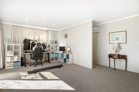 Photo of property in 55 Blakeborough Drive, Forrest Hill, Auckland, 0620