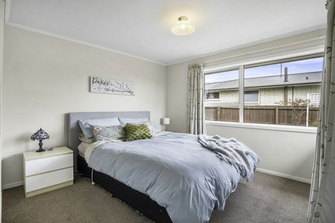 Photo of property in 82 Farquhars Road, Redwood, Christchurch, 8051