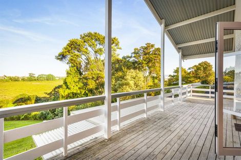 Photo of property in 122 Matipo Road, Te Atatu Peninsula, Auckland, 0610