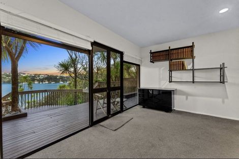 Photo of property in 2/102 Queen Street, Northcote Point, Auckland, 0627
