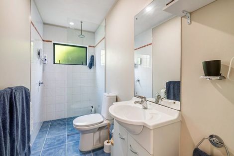 Photo of property in 11 Pineview Lane, Helensville, 0875