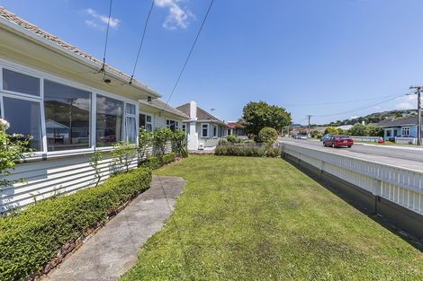 Photo of property in 28 Findlay Street, Tawa, Wellington, 5028