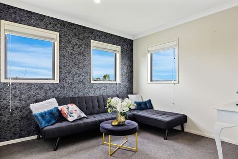 Photo of property in 8 Milkers Gate, Parklands, Christchurch, 8083