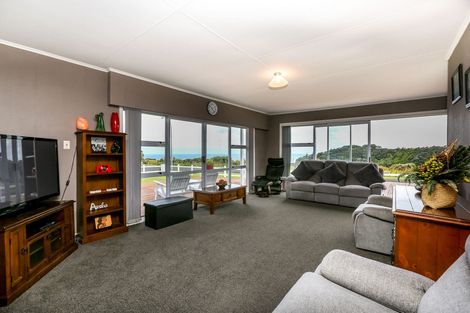 Photo of property in 20 Mace Terrace, Oakura, 4314