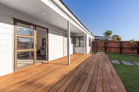 Photo of property in 102 Langdale Avenue, Paraparaumu, 5032