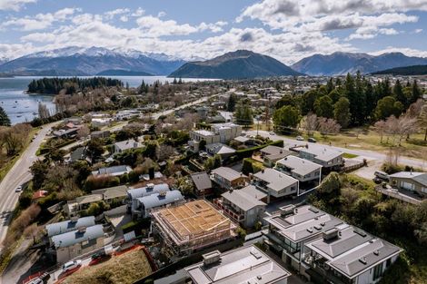 Photo of property in Lakeview Heights, 2/124 Lismore Street, Wanaka, 9305