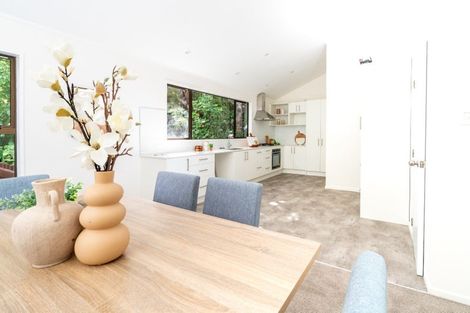 Photo of property in 16 Garden Road, Northland, Wellington, 6012