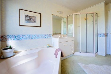 Photo of property in 32 Reeve Drive, Havelock North, 4130