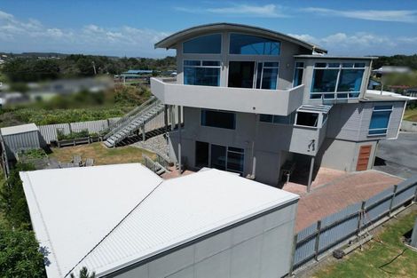 Photo of property in 9 Trafalgar Street, Foxton Beach, Foxton, 4815